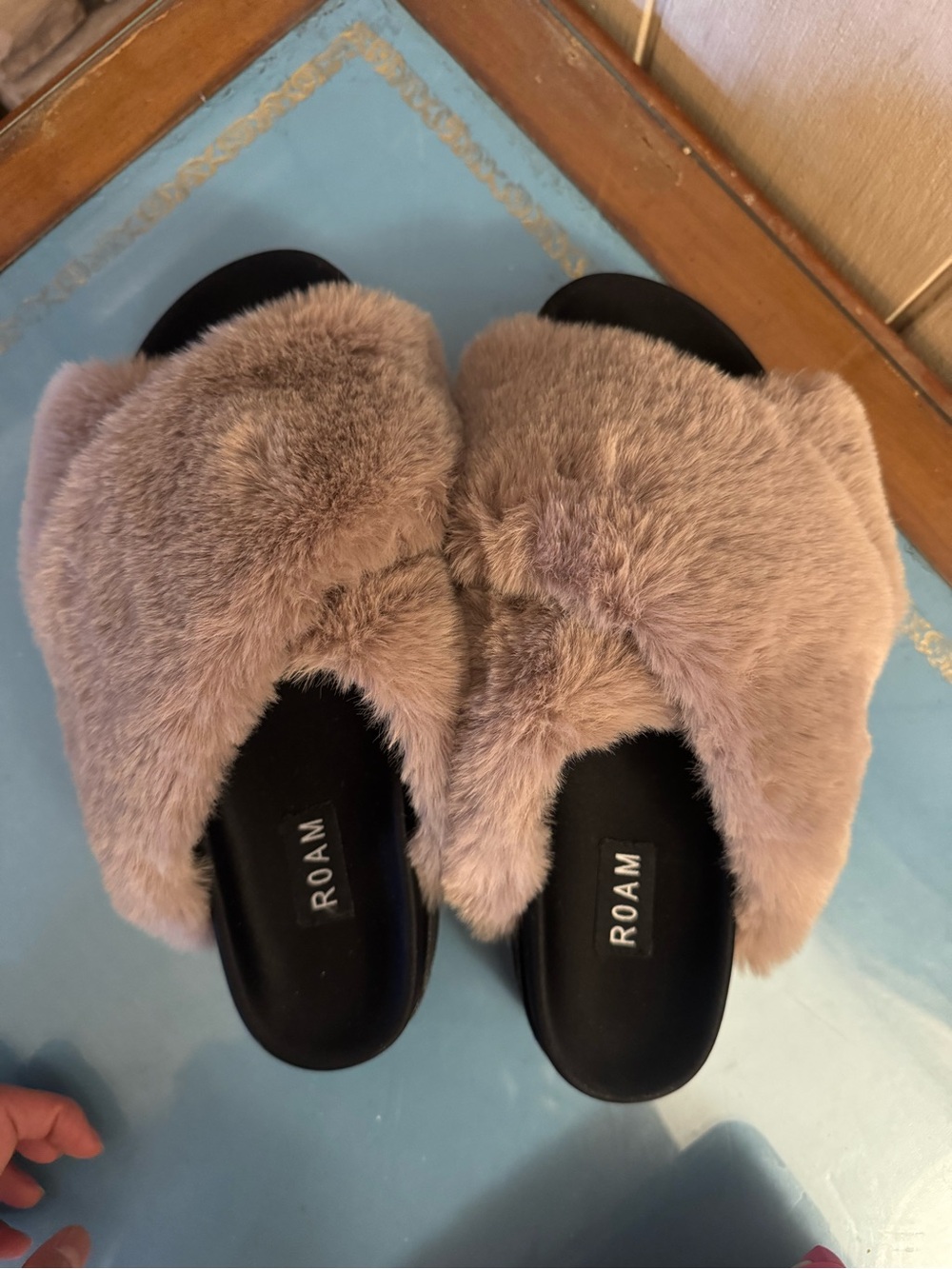 ROAM Women's Plush Faux Fur Slide Sandals - Light Taupe